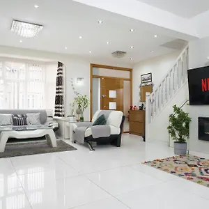https://modern-comfortable-3-bdrm.brighton-hotels-england.com