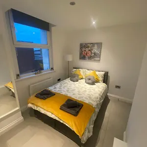https://stunning-sea-view-flat-in-bh.brighton-hotels-england.com