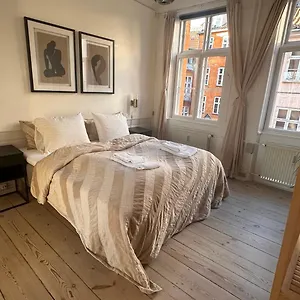https://carolinas-apartment-grabrodretorv-square-3-bedrooms.copenhagenhotelselect.com
